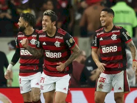 Flamengo vence de novo, elimina o Corinthians e vai à semi da Libertadores