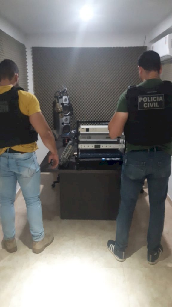 Teixeira de Freitas: Polícia Civil fecha 2 rádios clandestinas e conduz pastor à delegacia